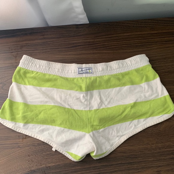 Abercrombie and Fitch Green and White shorts - Picture 4 of 4